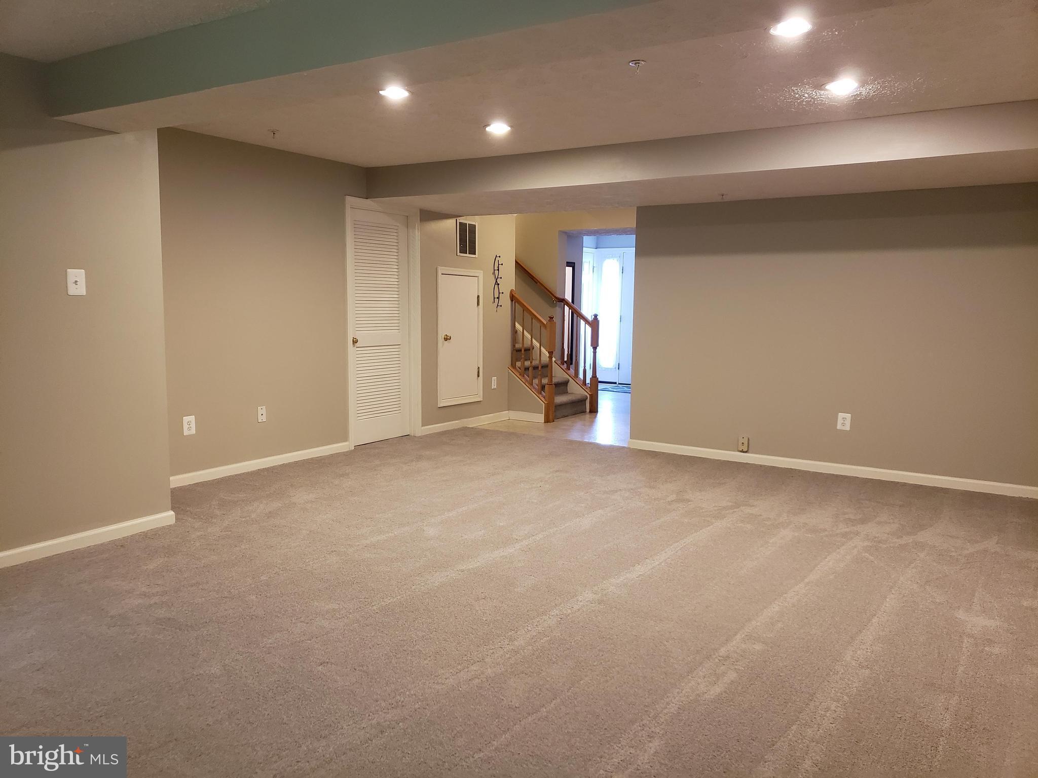 VILLAGES OF CROSS CREEK - Residential Lease