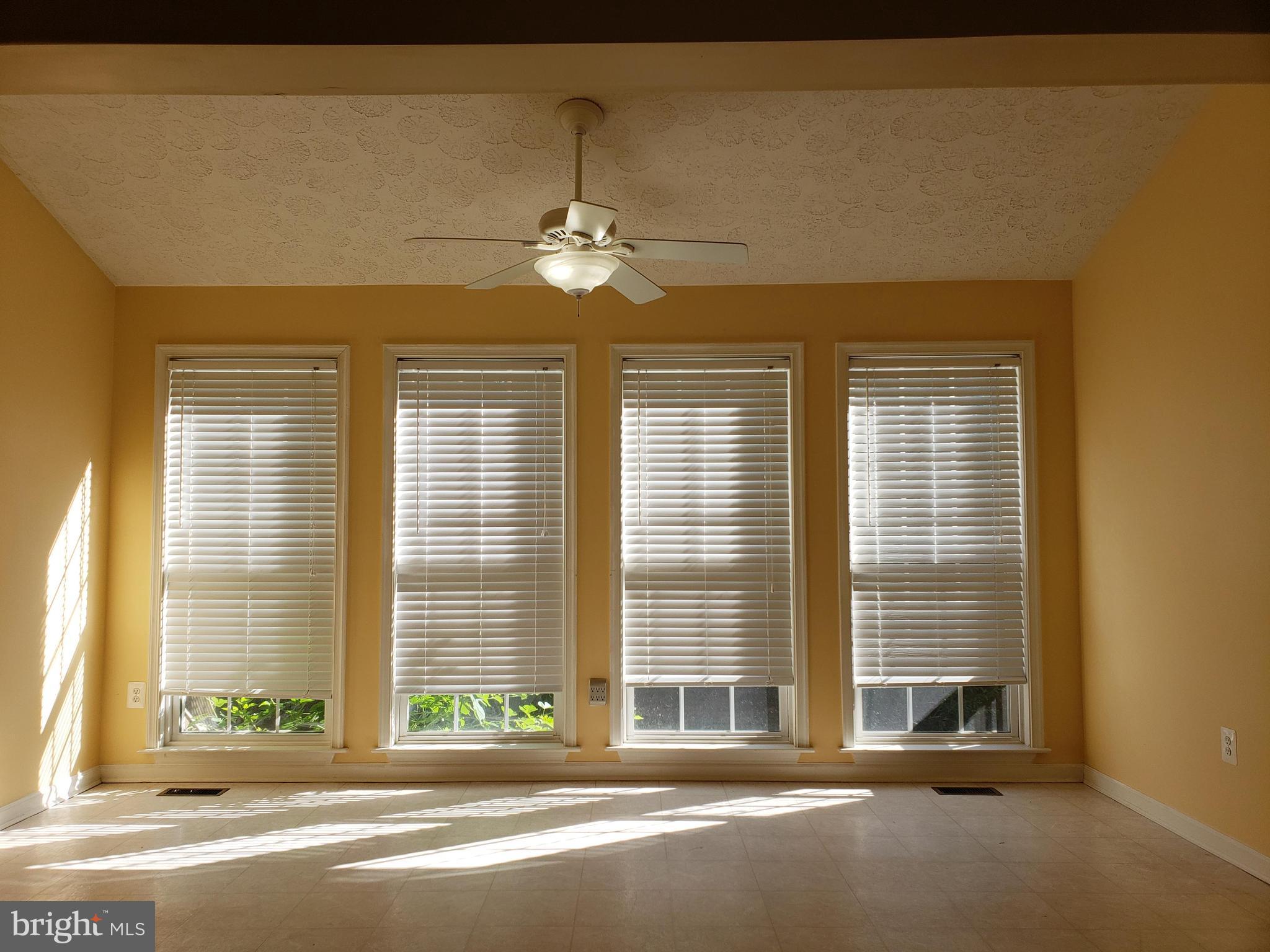 VILLAGES OF CROSS CREEK - Residential Lease