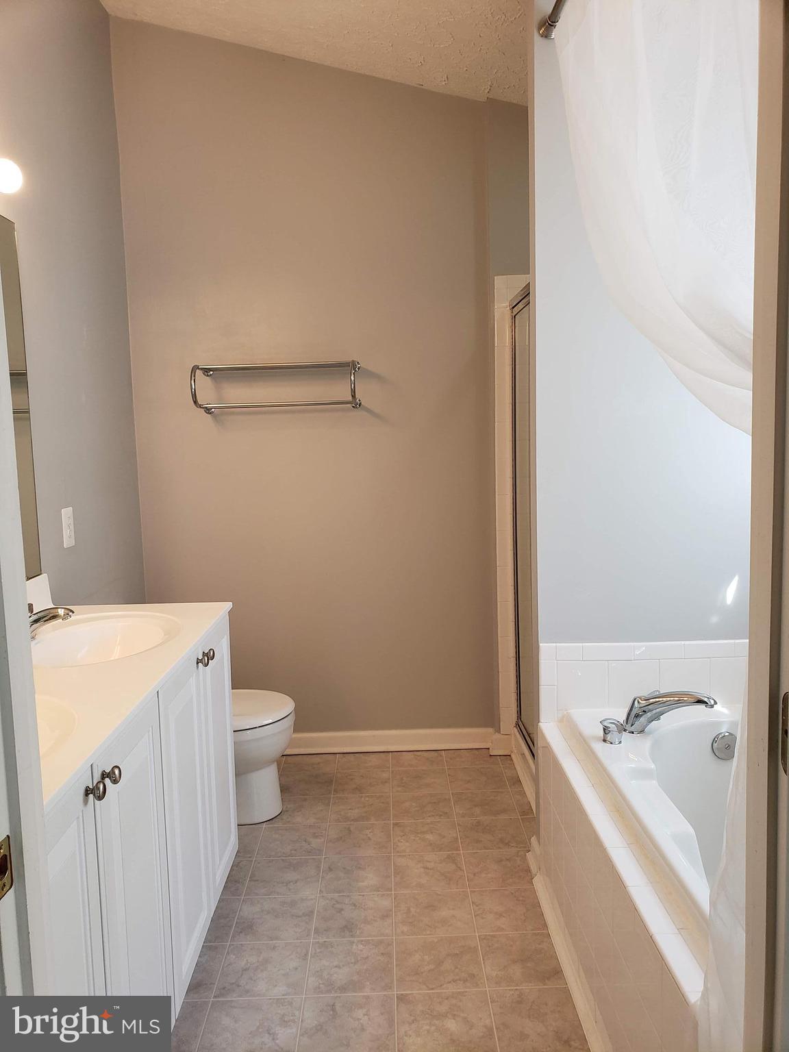 VILLAGES OF CROSS CREEK - Residential Lease