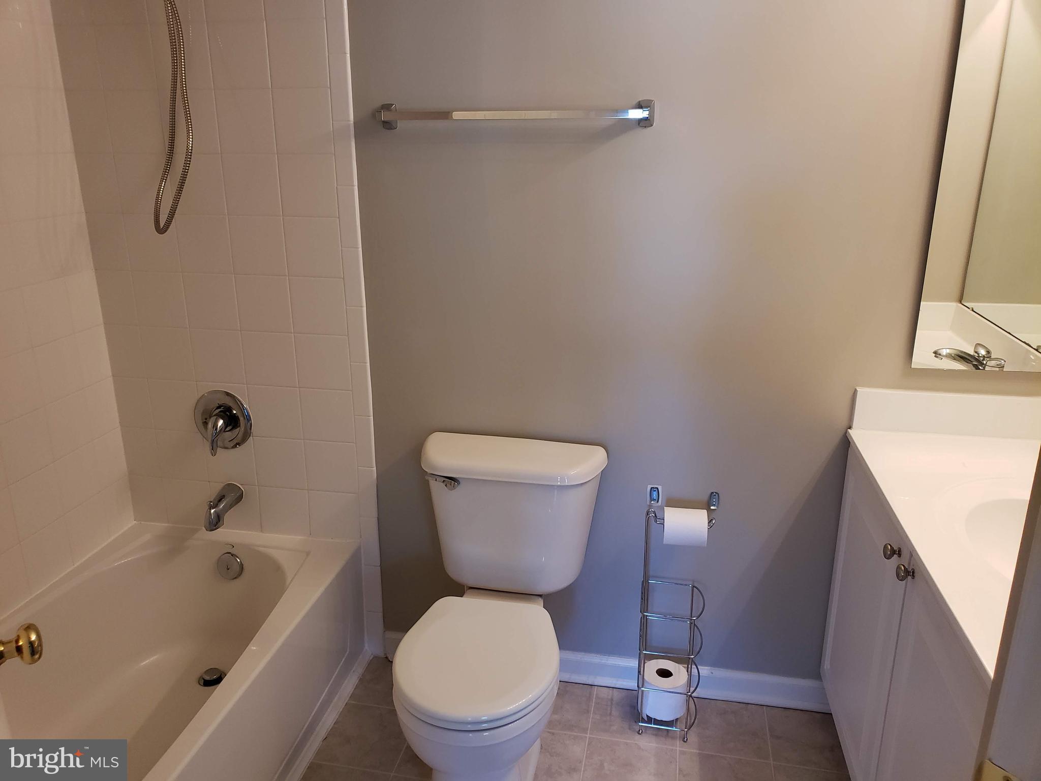 VILLAGES OF CROSS CREEK - Residential Lease