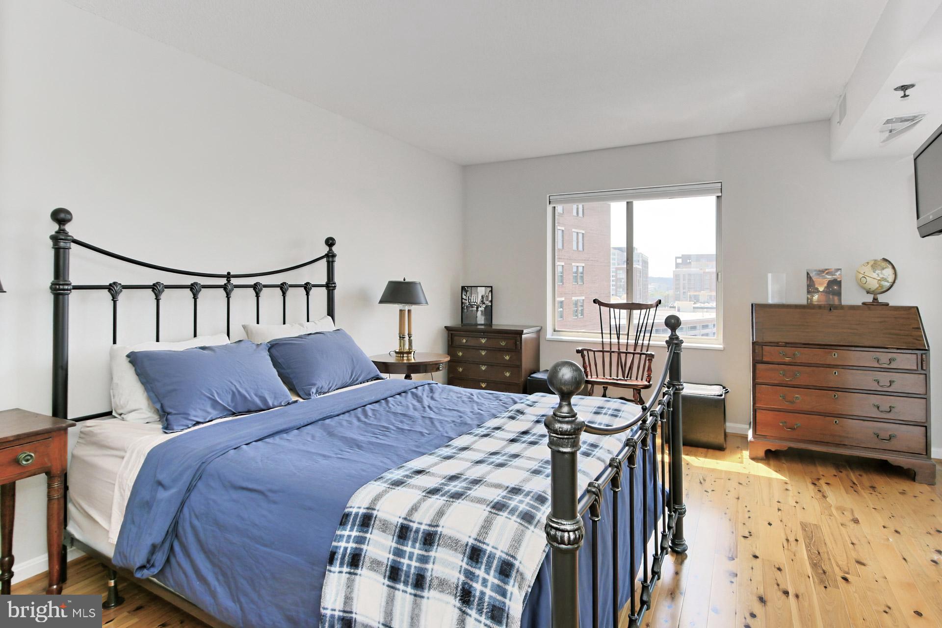 CARLYLE TOWERS CONDOMINIUM - Residential