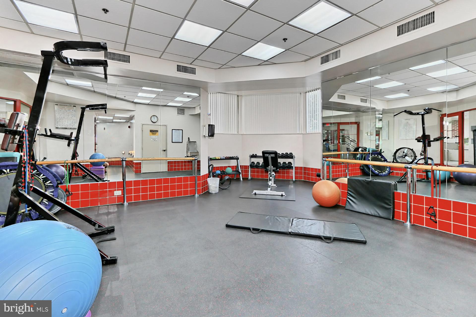 CARLYLE TOWERS CONDOMINIUM - Residential