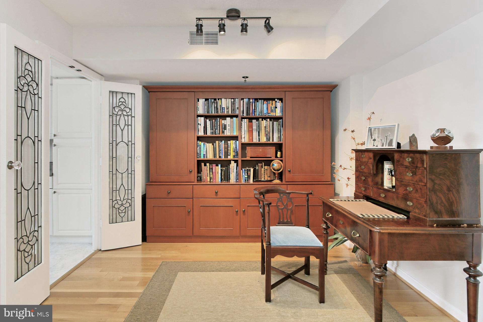 CARLYLE TOWERS CONDOMINIUM - Residential