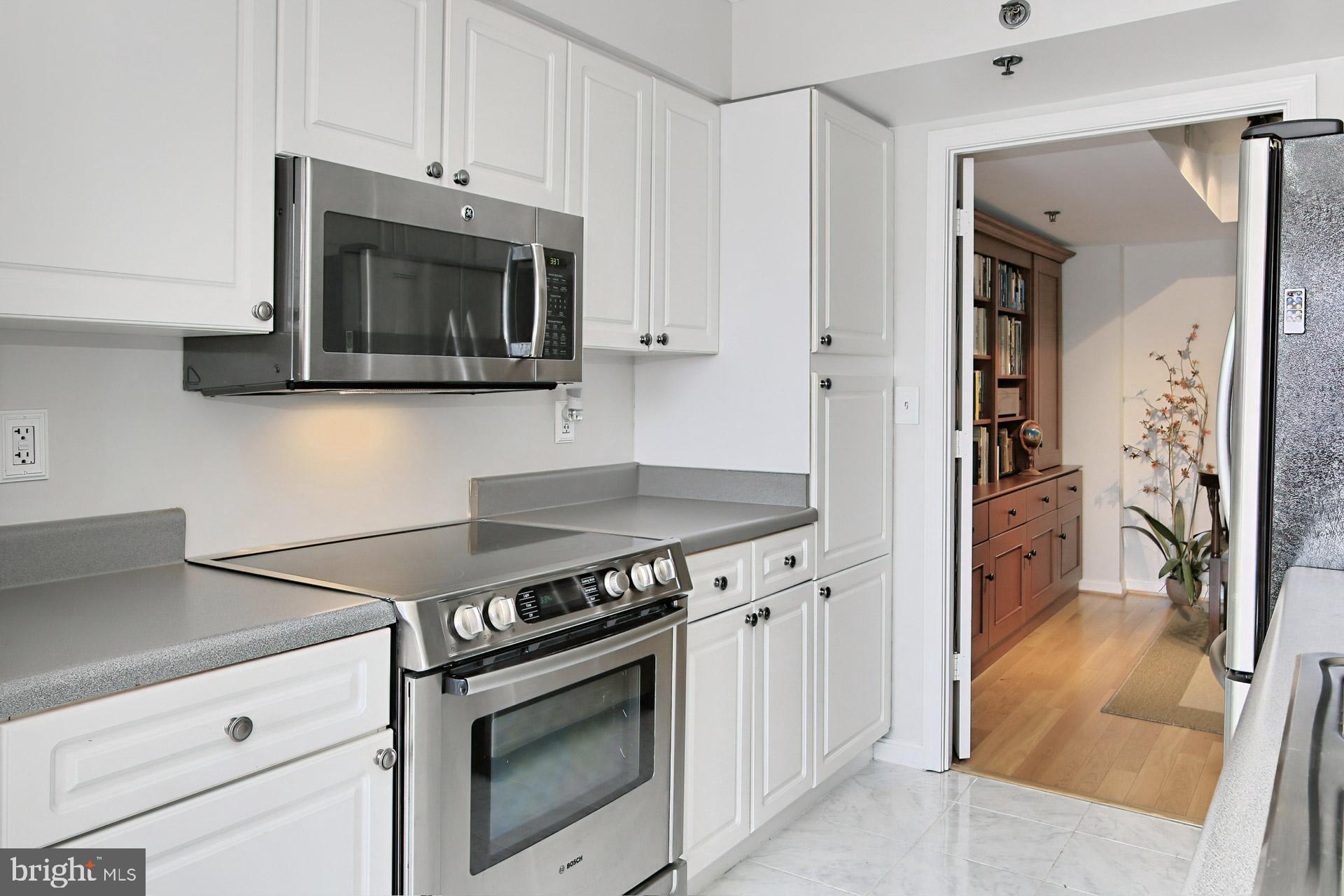 CARLYLE TOWERS CONDOMINIUM - Residential