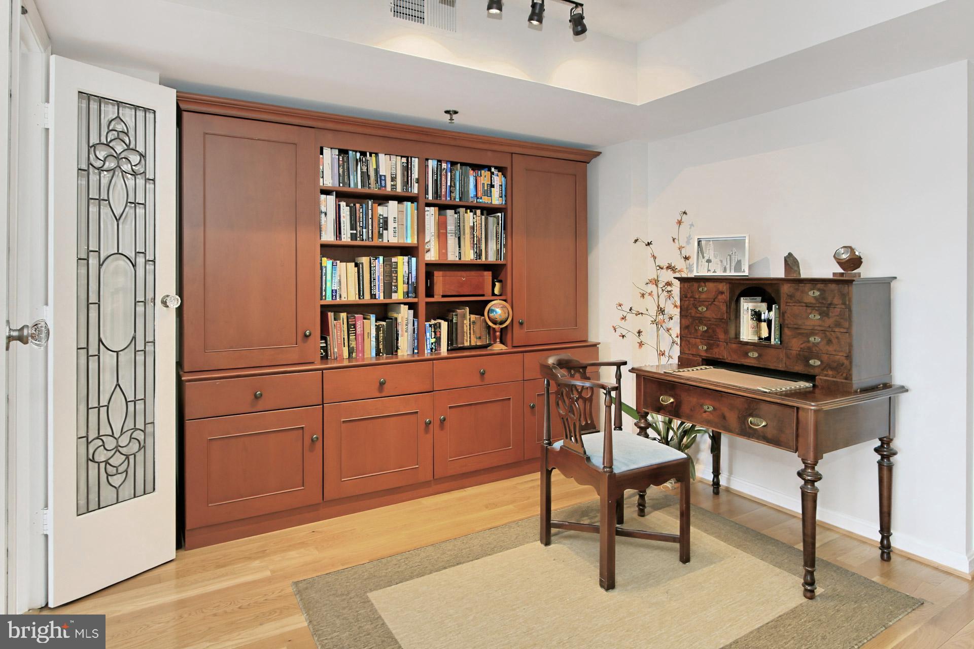 CARLYLE TOWERS CONDOMINIUM - Residential