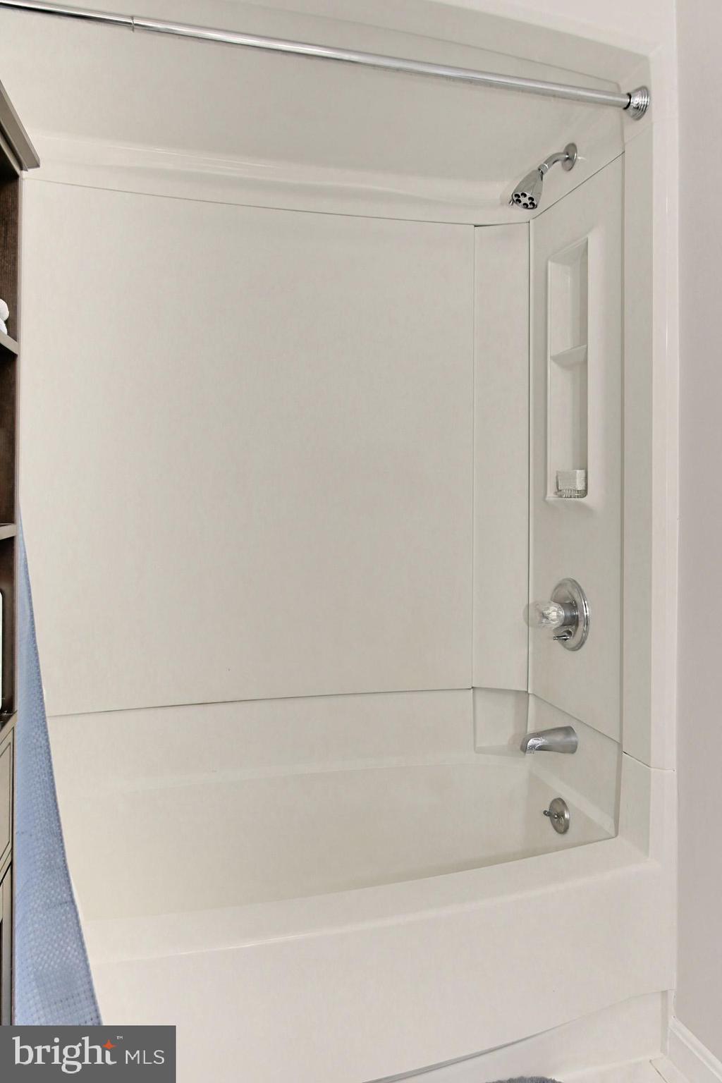 CARLYLE TOWERS CONDOMINIUM - Residential