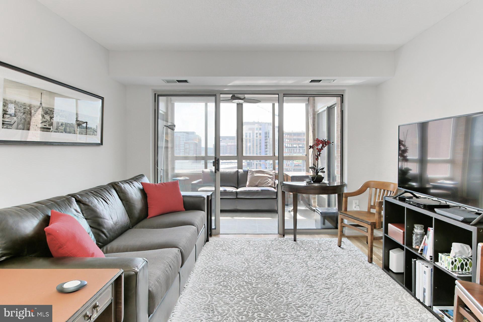 CARLYLE TOWERS CONDOMINIUM - Residential