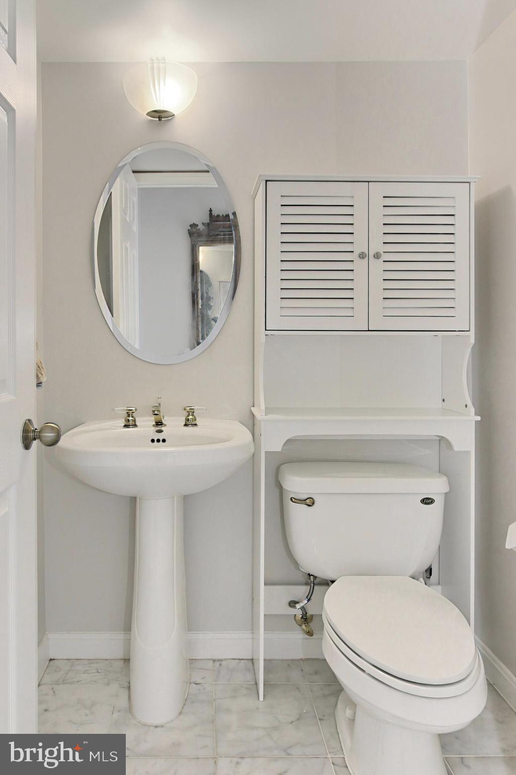 CARLYLE TOWERS CONDOMINIUM - Residential