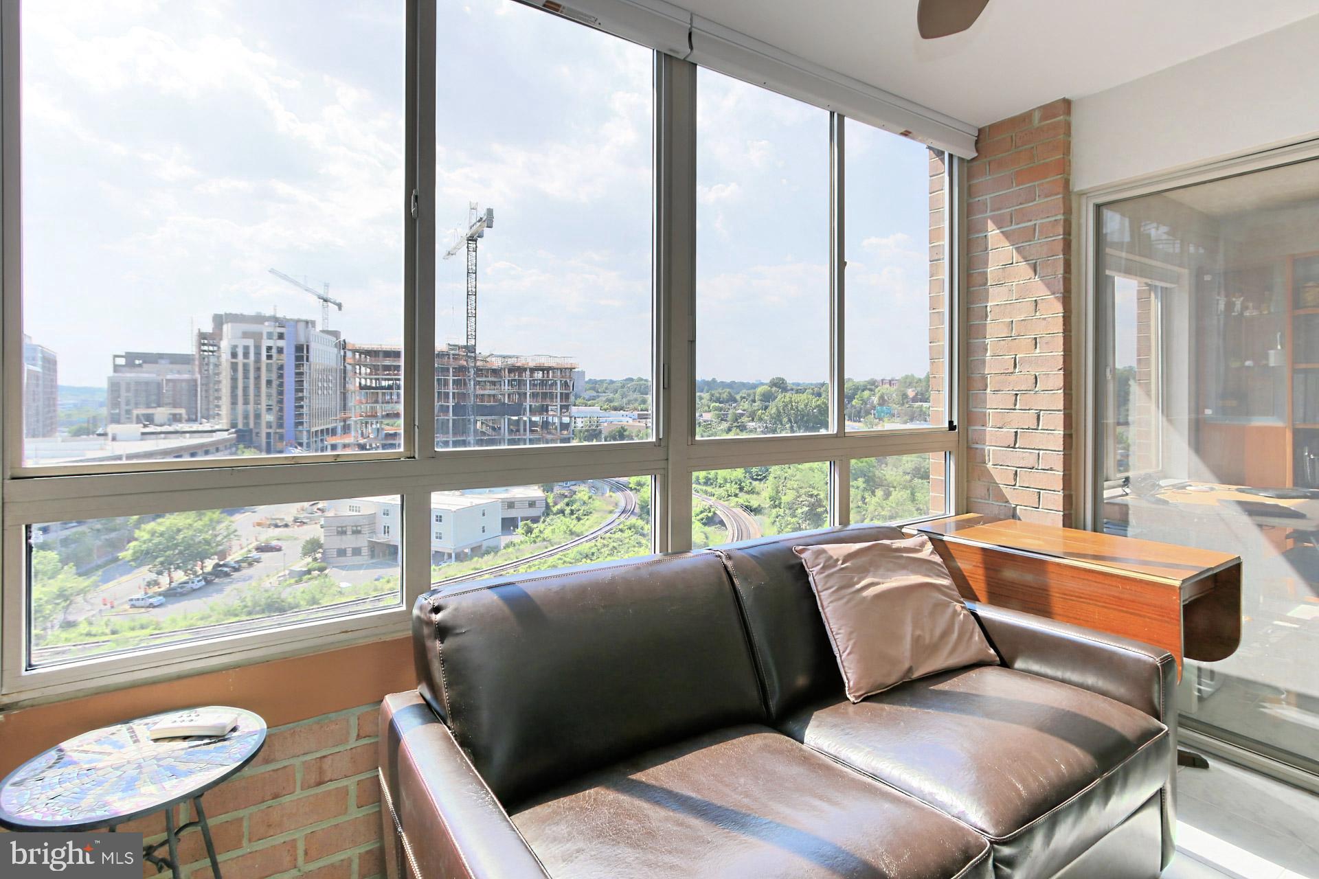 CARLYLE TOWERS CONDOMINIUM - Residential