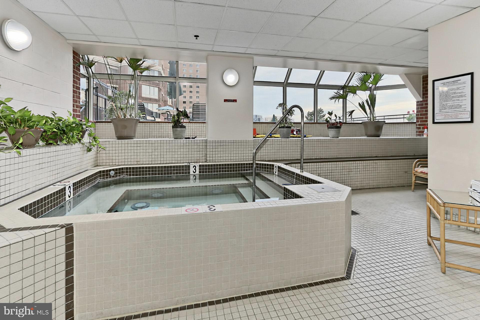 CARLYLE TOWERS CONDOMINIUM - Residential