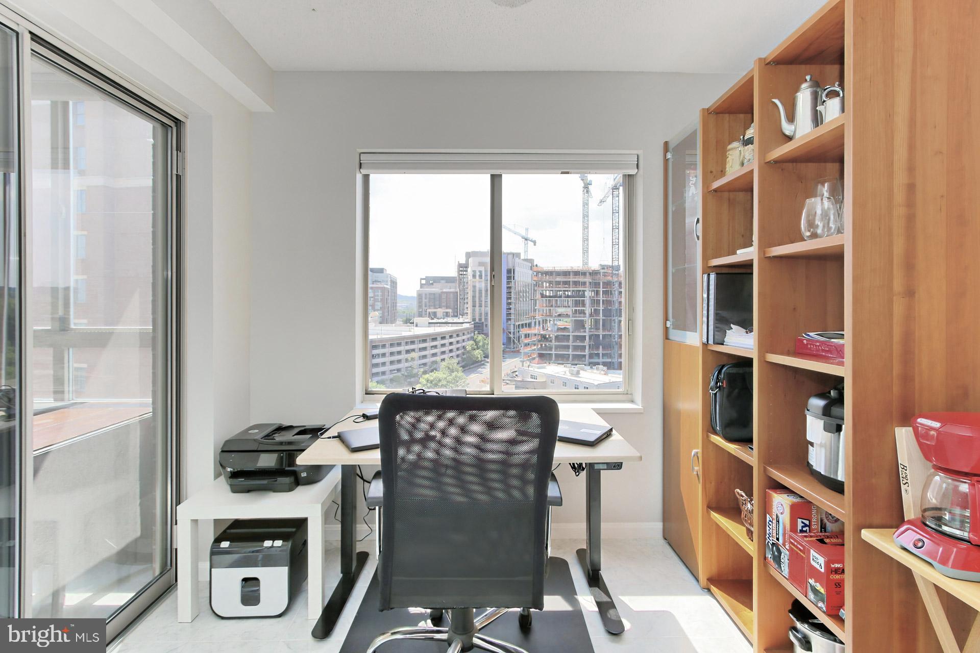 CARLYLE TOWERS CONDOMINIUM - Residential