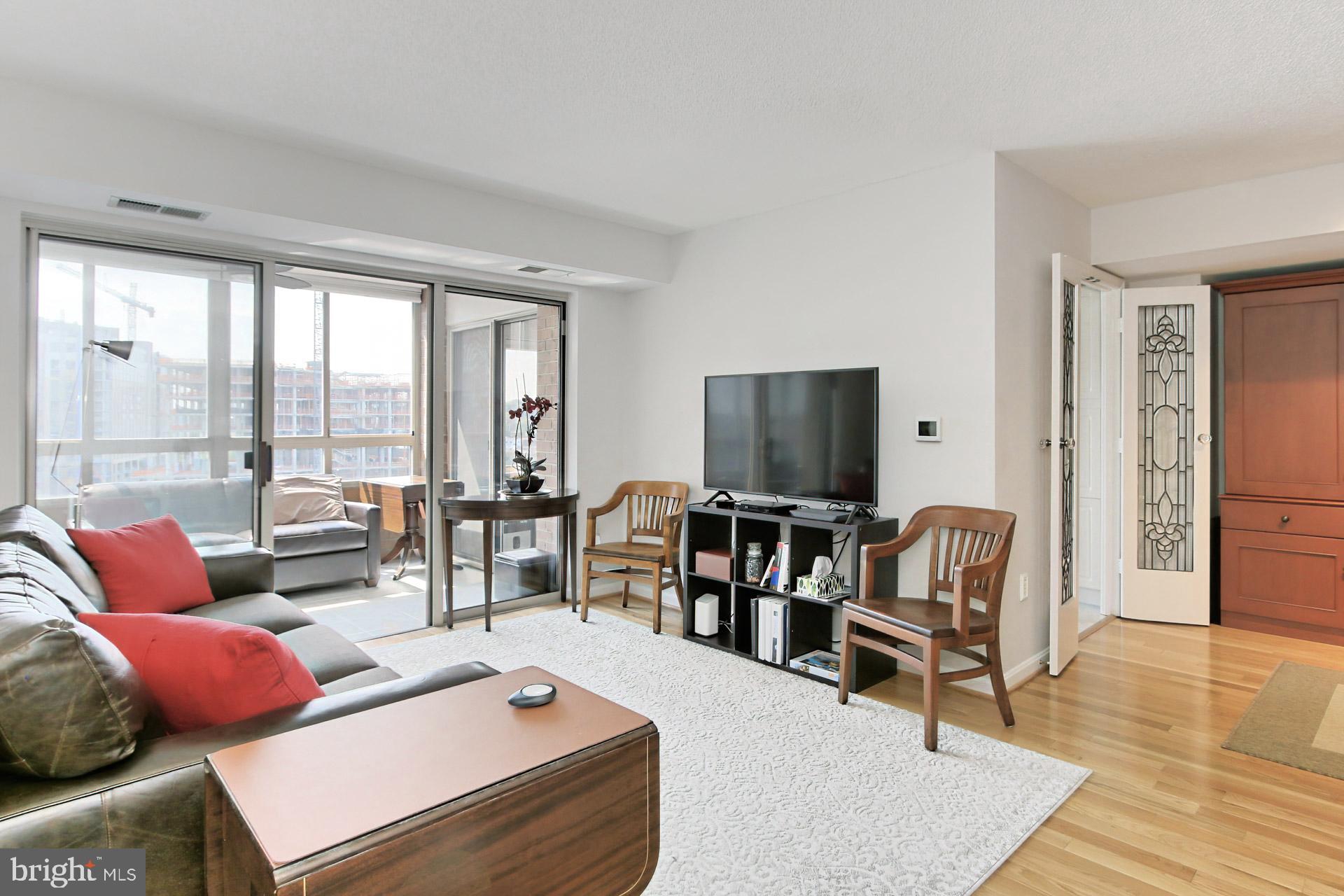 CARLYLE TOWERS CONDOMINIUM - Residential