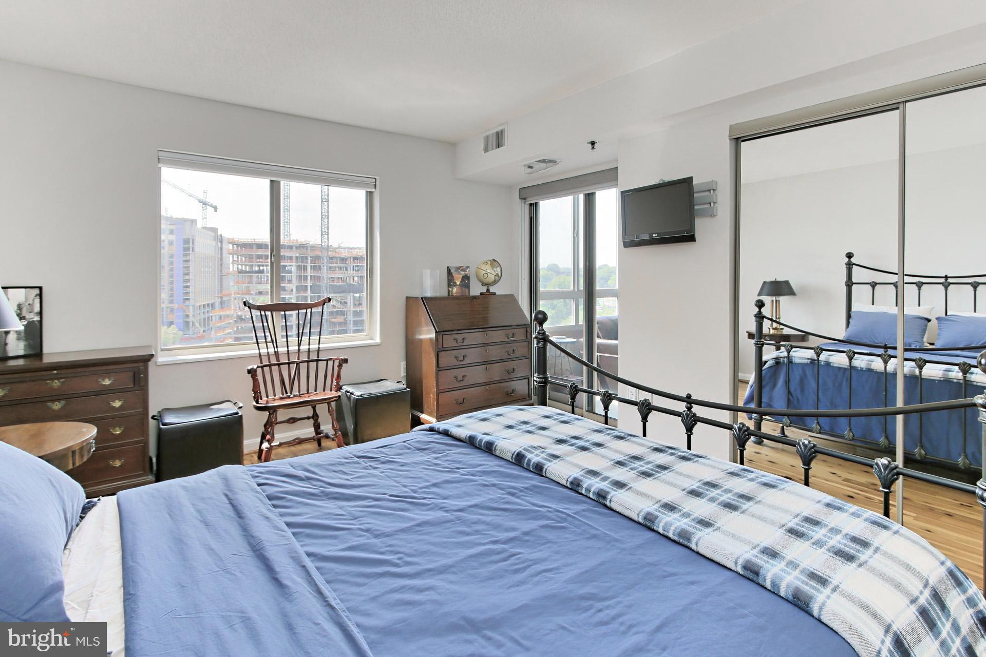 CARLYLE TOWERS CONDOMINIUM - Residential