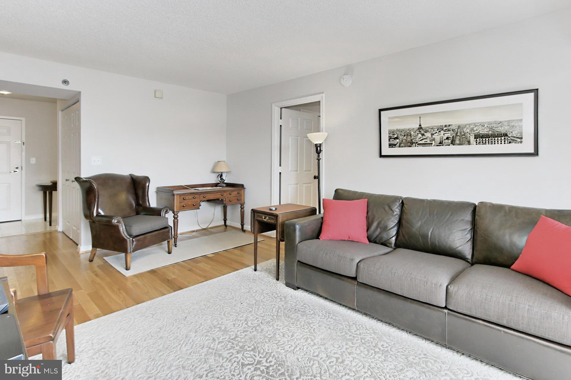 CARLYLE TOWERS CONDOMINIUM - Residential