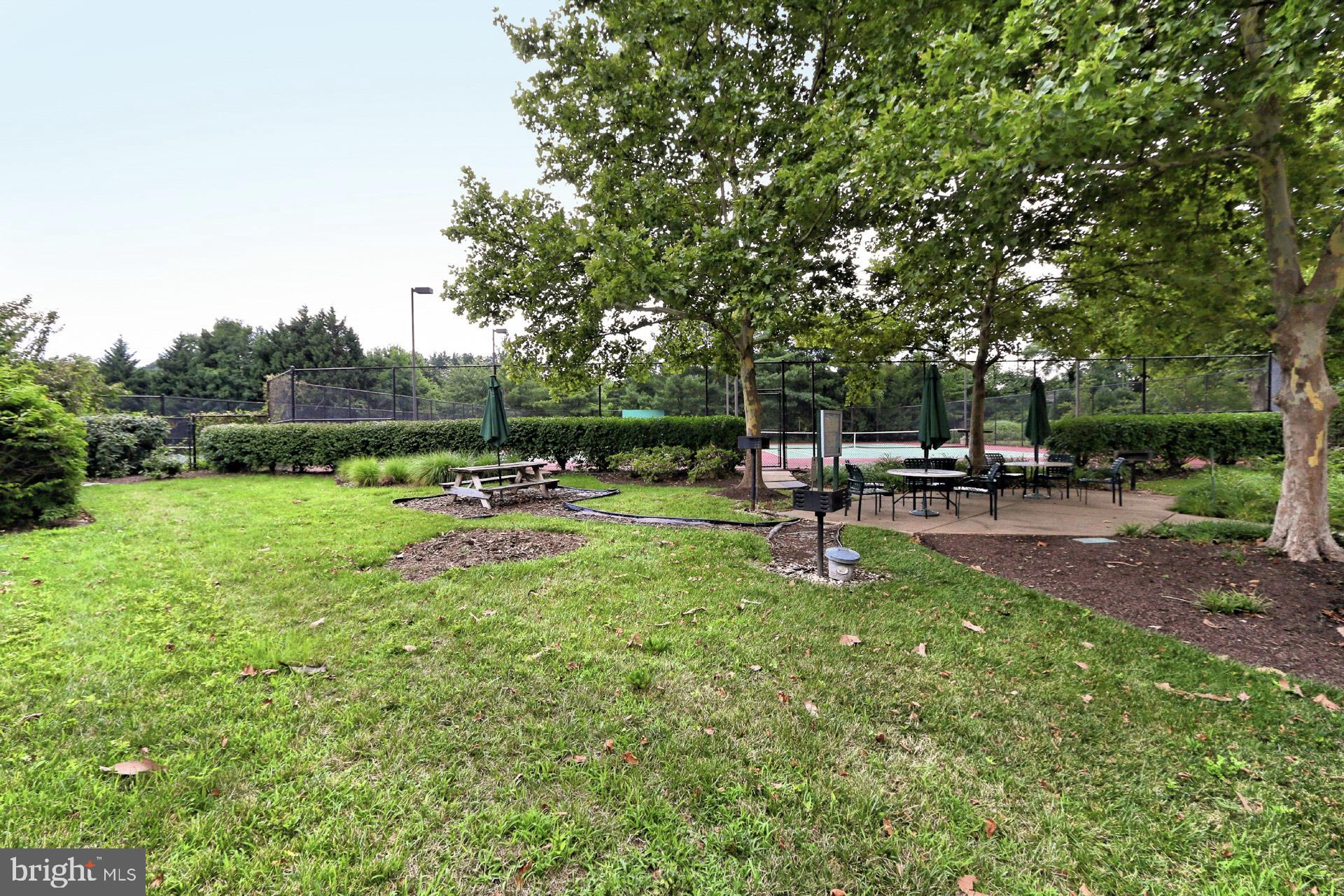 CARLYLE TOWERS CONDOMINIUM - Residential