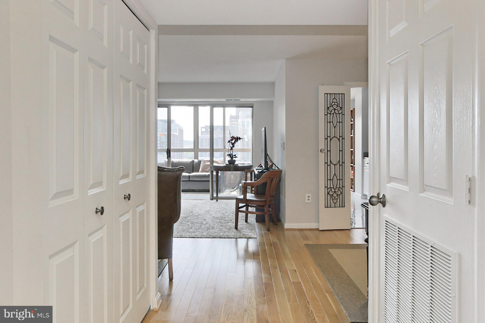 CARLYLE TOWERS CONDOMINIUM - Residential