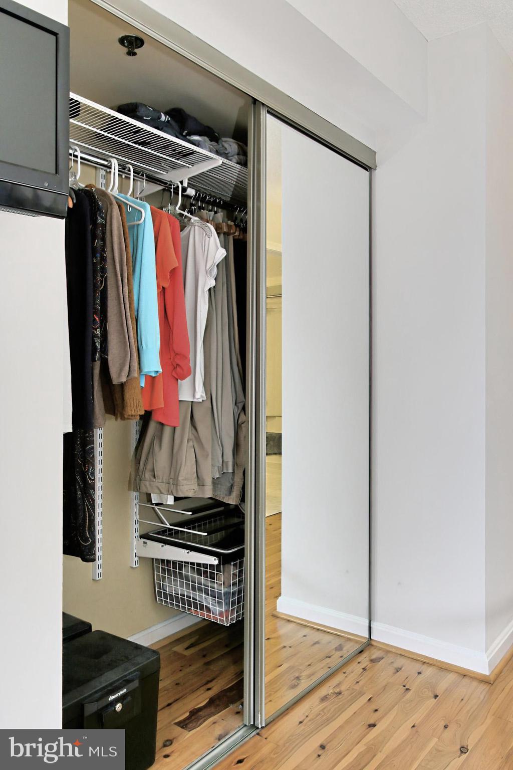 CARLYLE TOWERS CONDOMINIUM - Residential