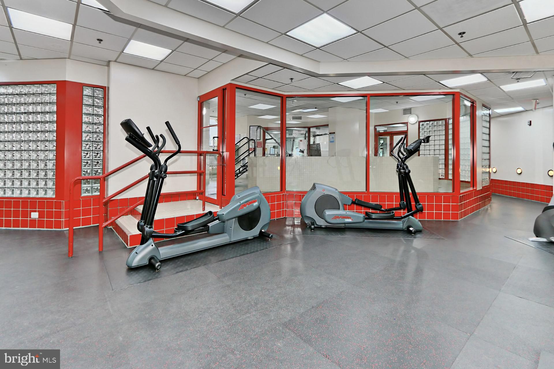 CARLYLE TOWERS CONDOMINIUM - Residential