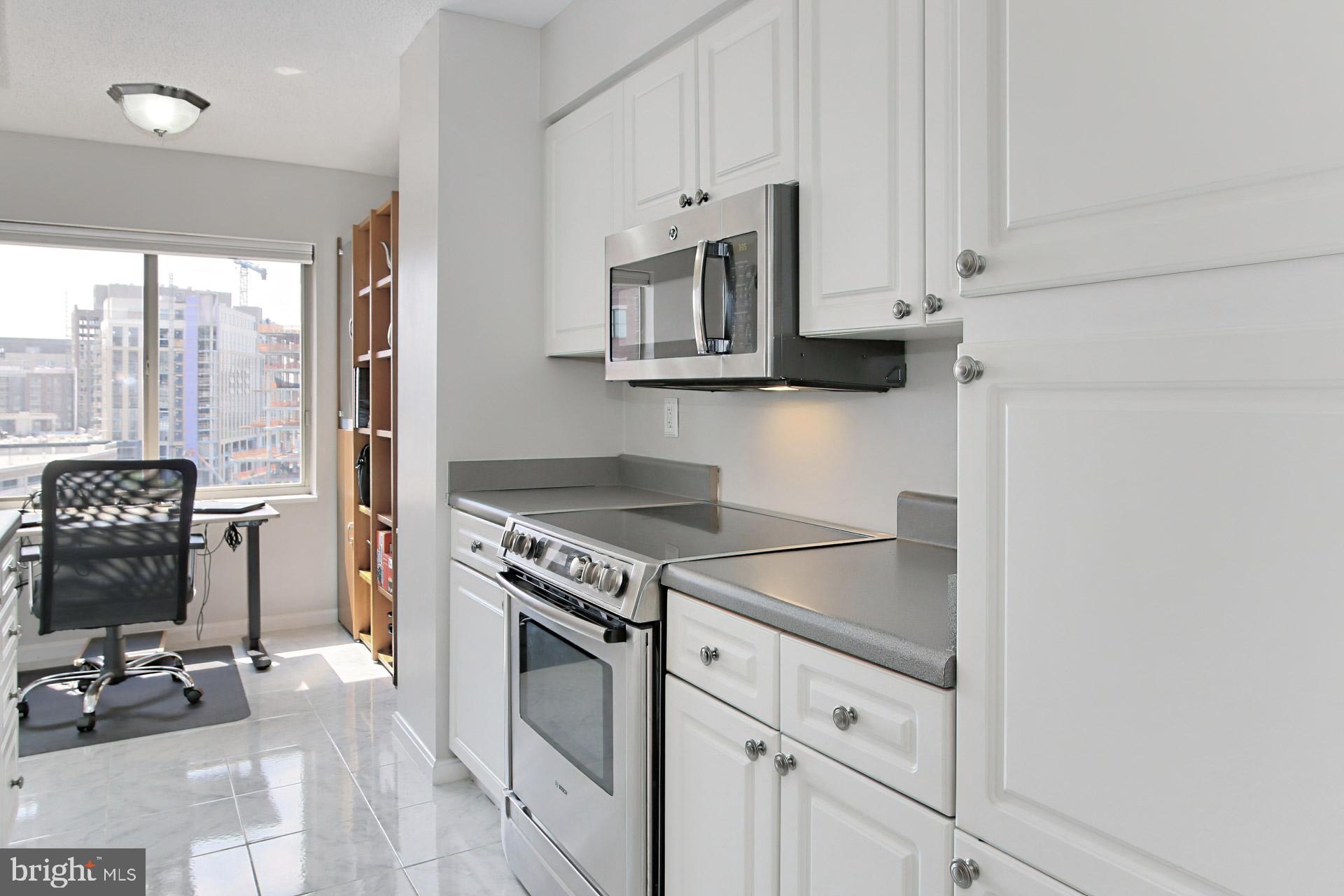 CARLYLE TOWERS CONDOMINIUM - Residential