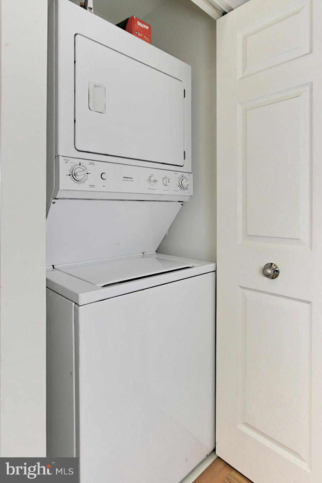 CARLYLE TOWERS CONDOMINIUM - Residential