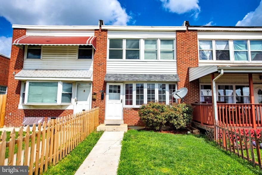 Great opportunity for first time home buyer or investor for your rental portfolio. 3 bedroom, 2 bath townhome in Eastwood Heights. Spacious living room, eat in kitchen with gas cooking. 3 bedrooms and full bath on upper level with skylight. Partially finished lower level has a full bath with stand-up shower. Fenced front and rear yard. Rear has parking pad.