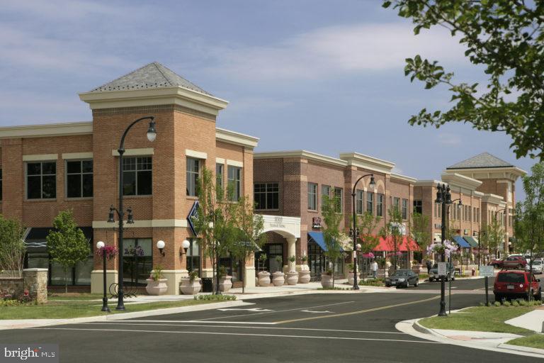 19309 WINMEADE DRIVE