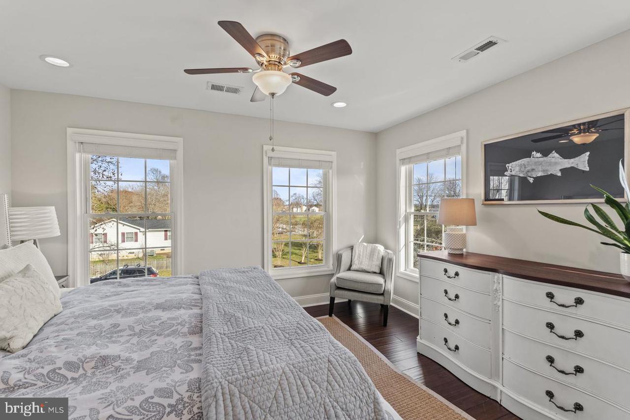 HILLSMERE ESTATES - Residential Lease