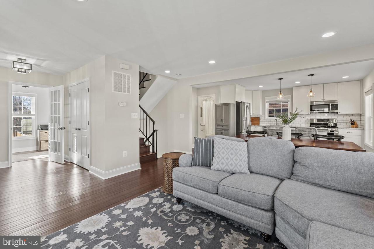 HILLSMERE ESTATES - Residential Lease