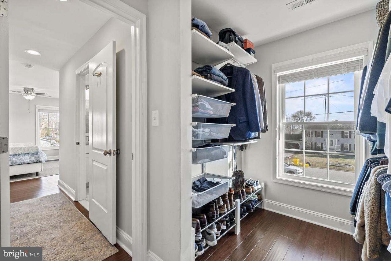 HILLSMERE ESTATES - Residential Lease