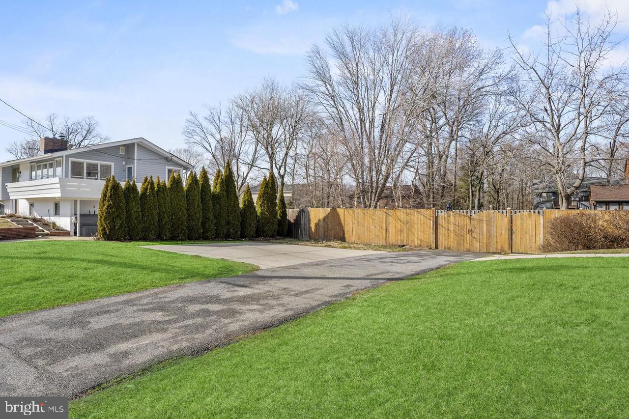 HILLSMERE ESTATES - Residential Lease