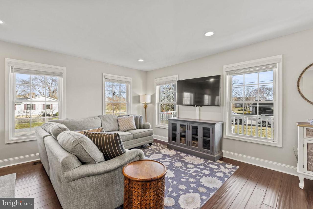 HILLSMERE ESTATES - Residential Lease