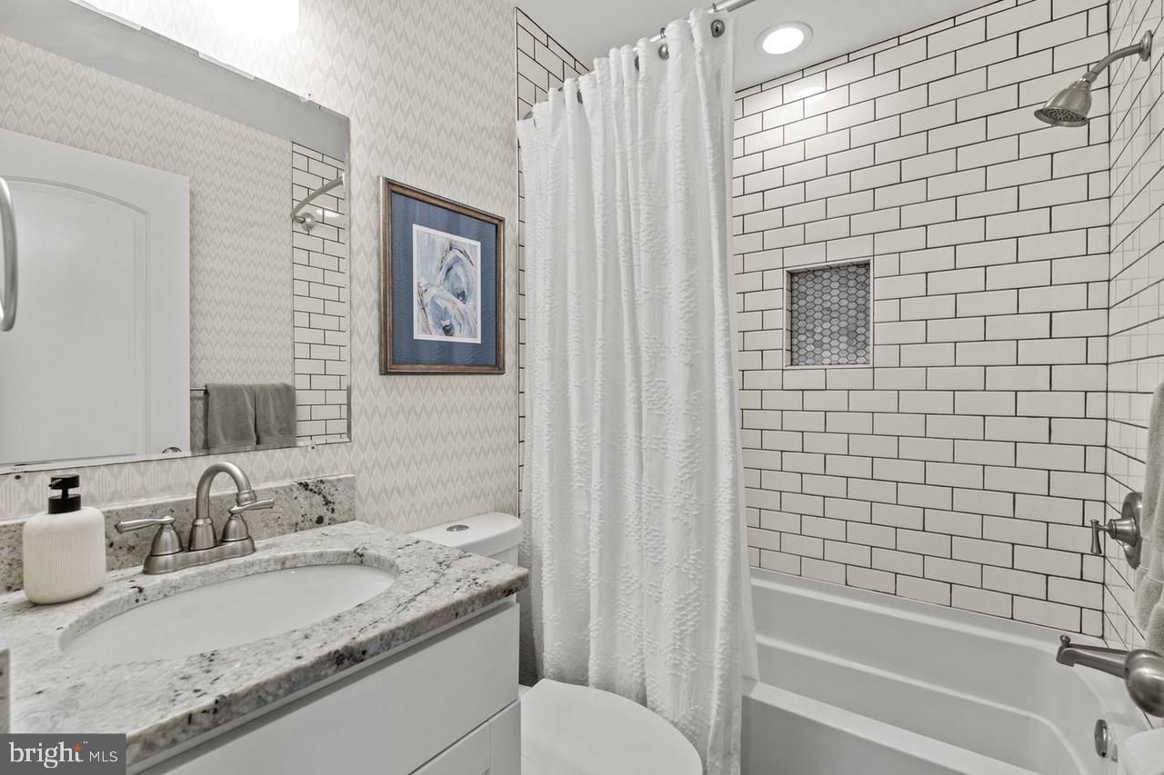 HILLSMERE ESTATES - Residential Lease