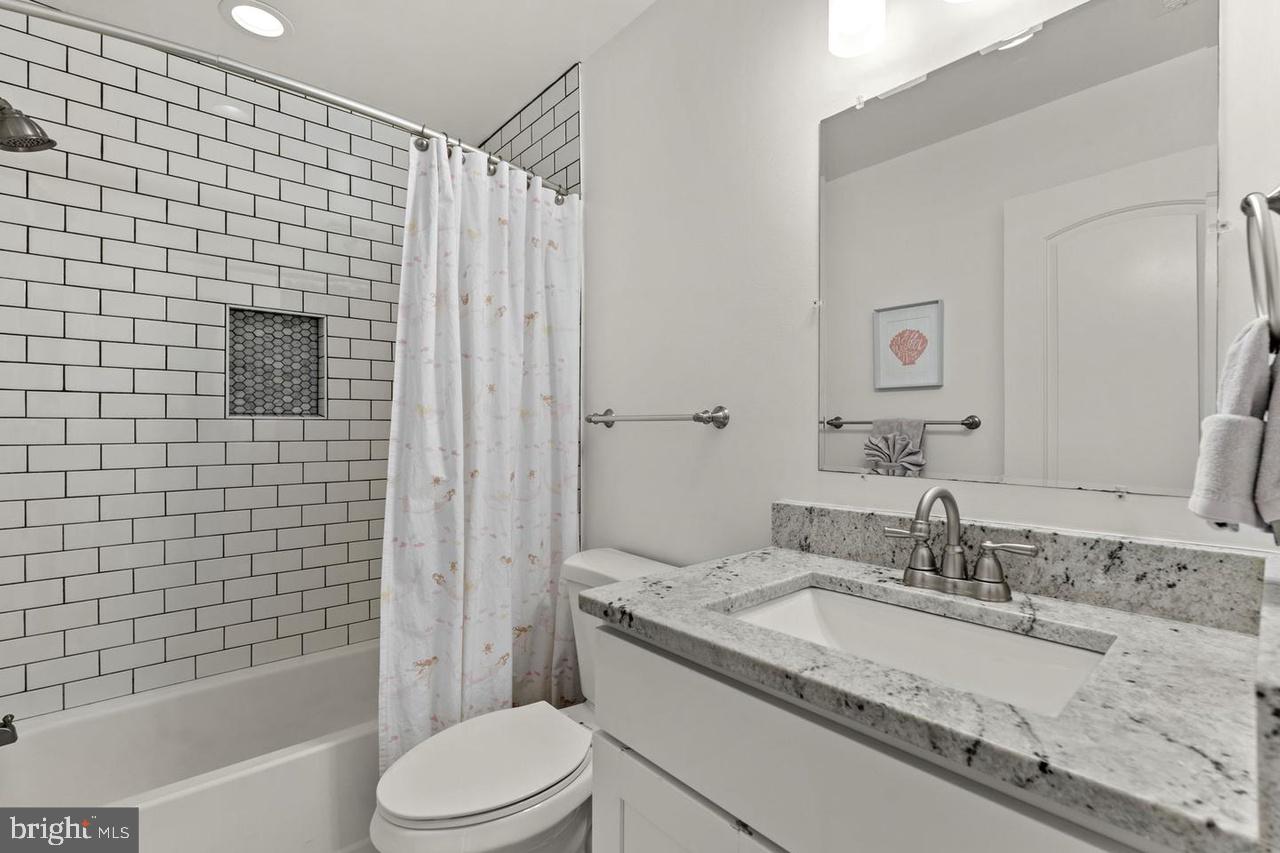 HILLSMERE ESTATES - Residential Lease