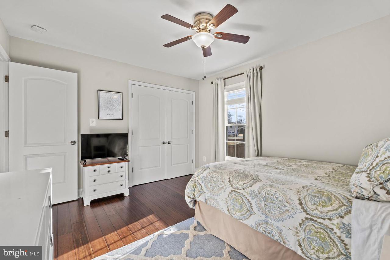 HILLSMERE ESTATES - Residential Lease