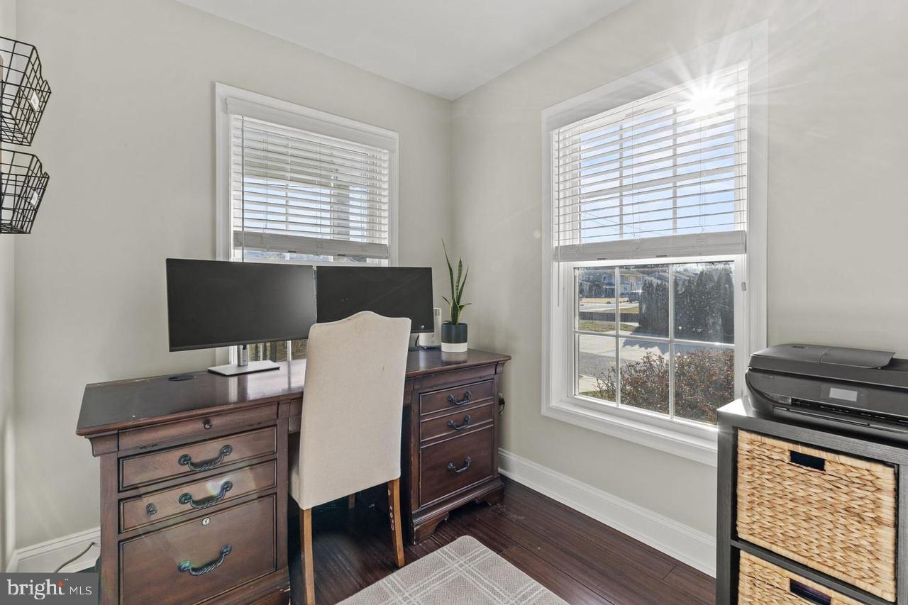 HILLSMERE ESTATES - Residential Lease