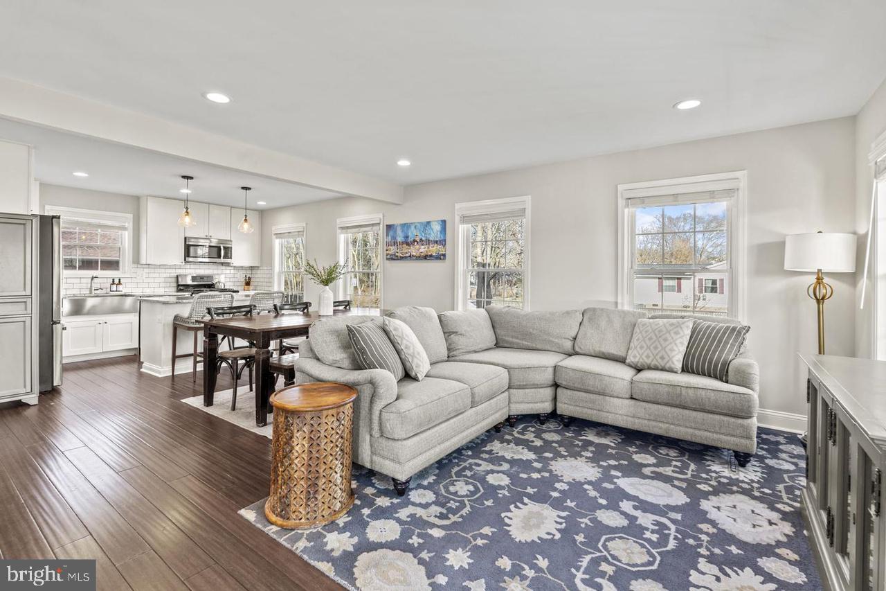 HILLSMERE ESTATES - Residential Lease