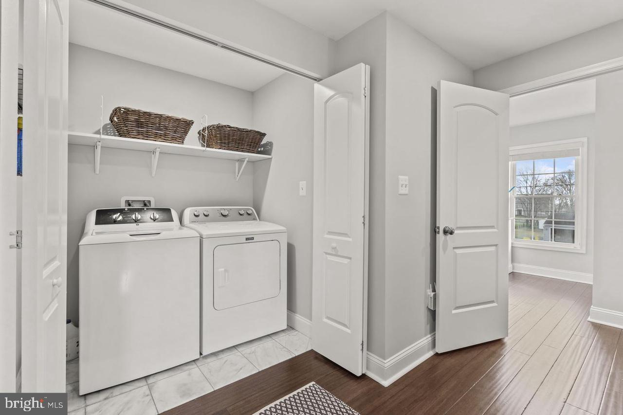 HILLSMERE ESTATES - Residential Lease