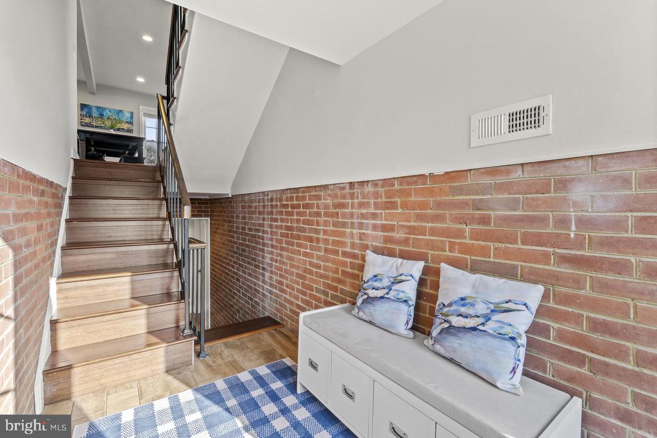 HILLSMERE ESTATES - Residential Lease