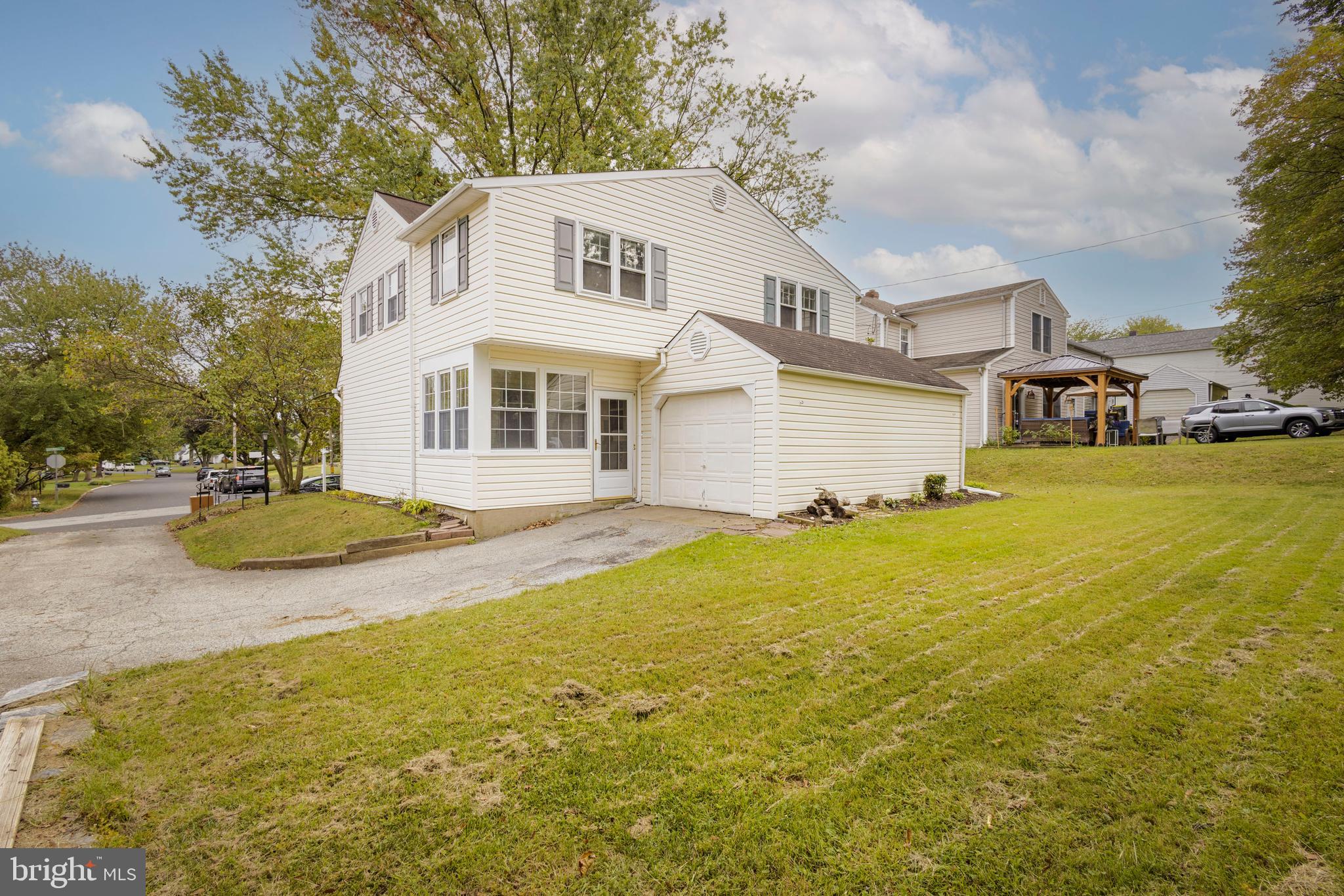 WILLOW MANOR - Residential