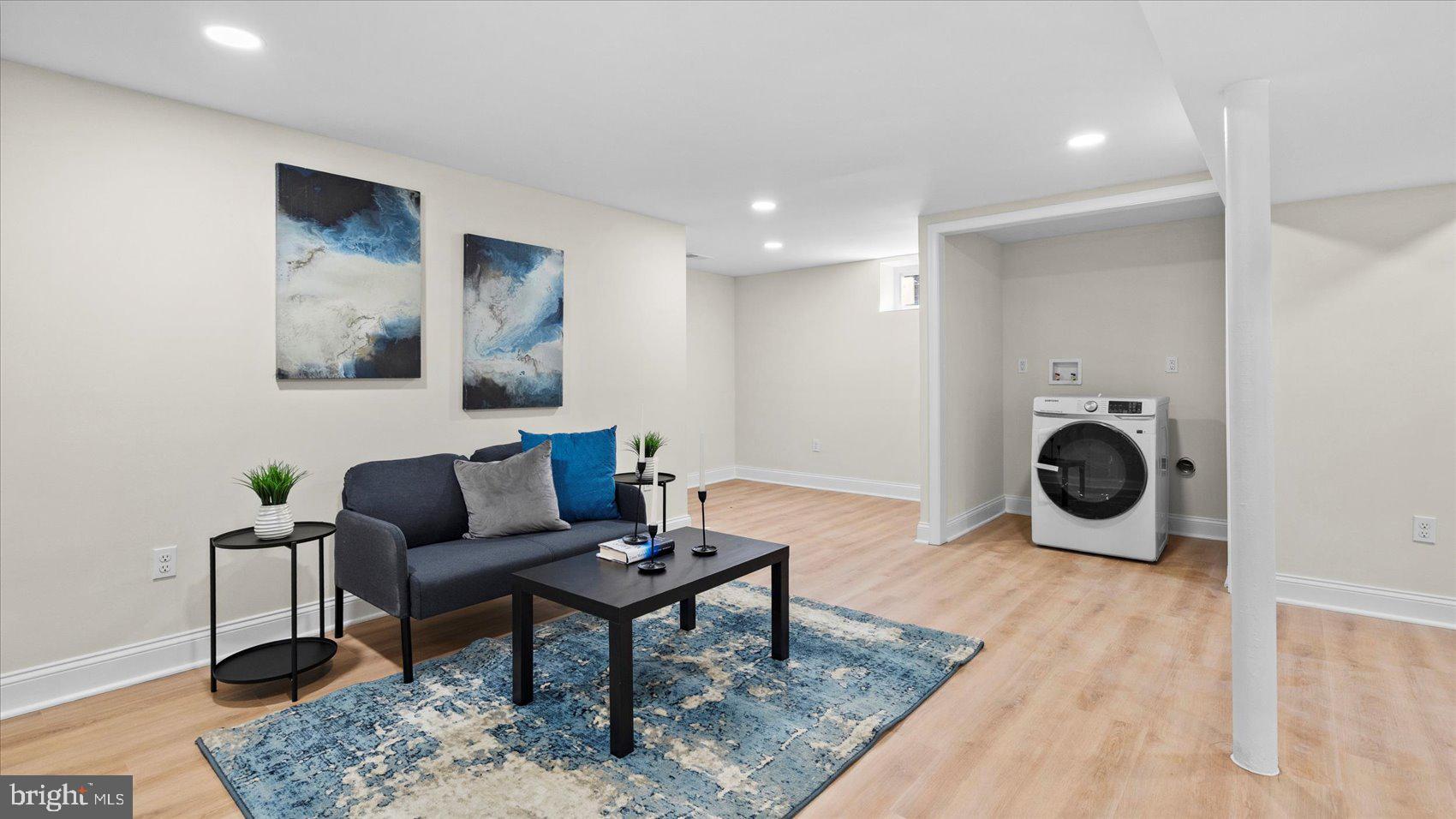 WEST HILLS - Residential