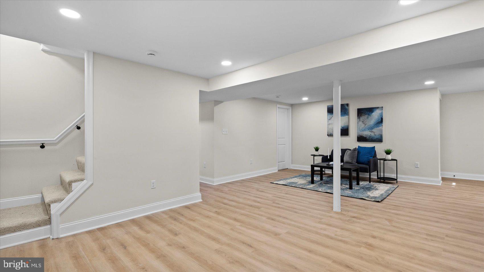 WEST HILLS - Residential