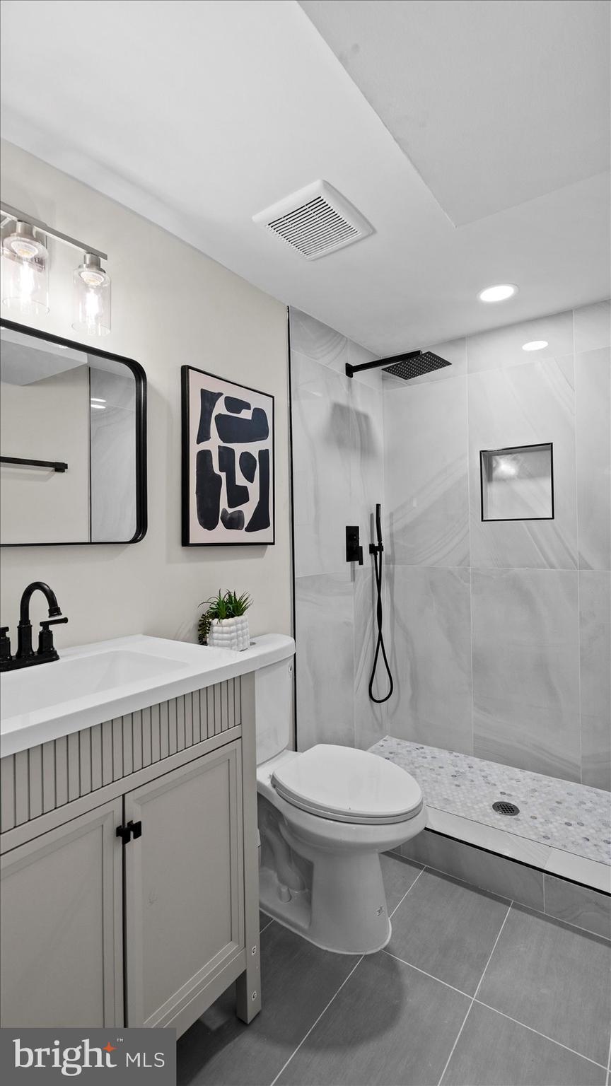 WEST HILLS - Residential