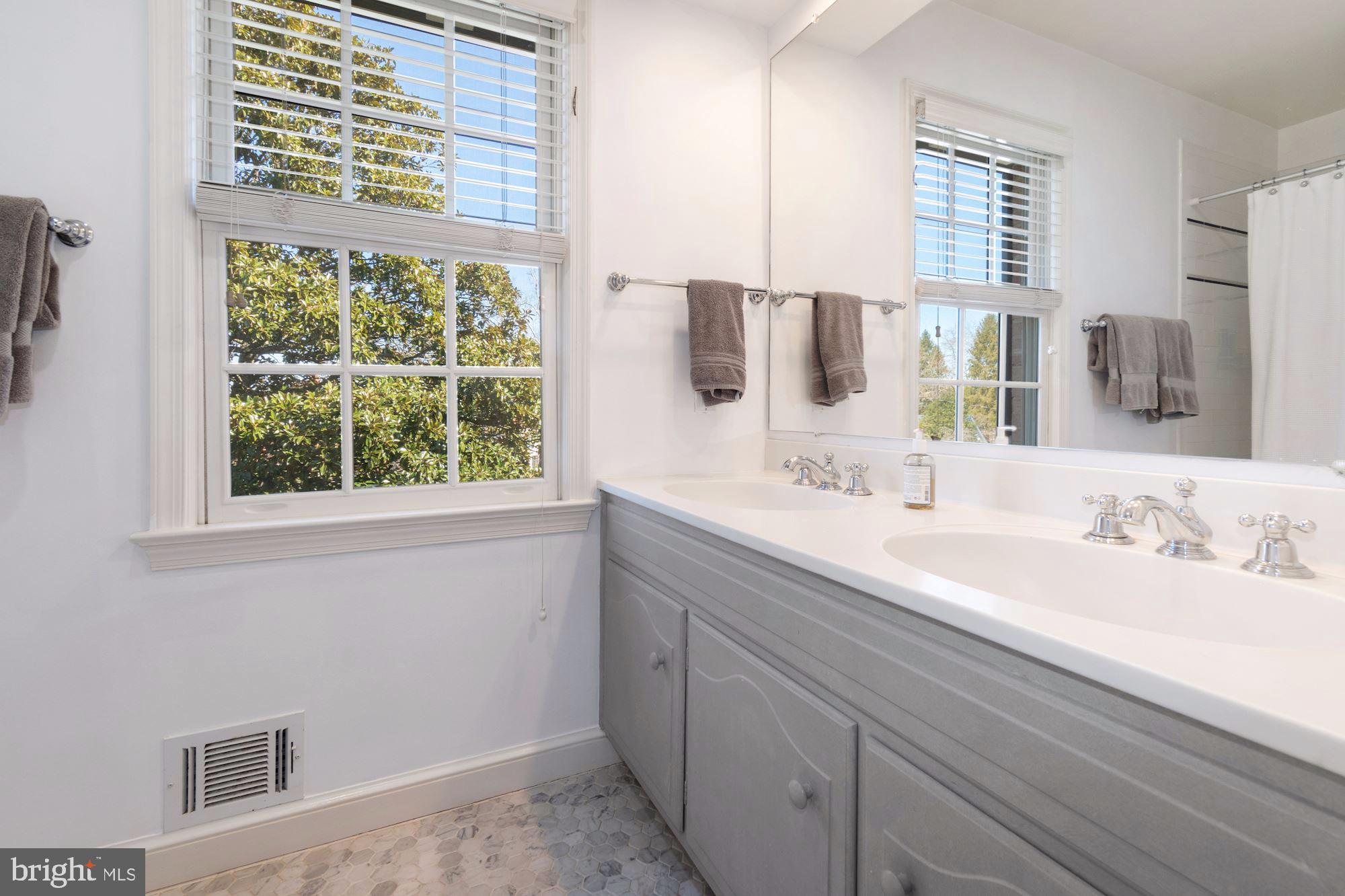 MCAULEY PARK - Residential