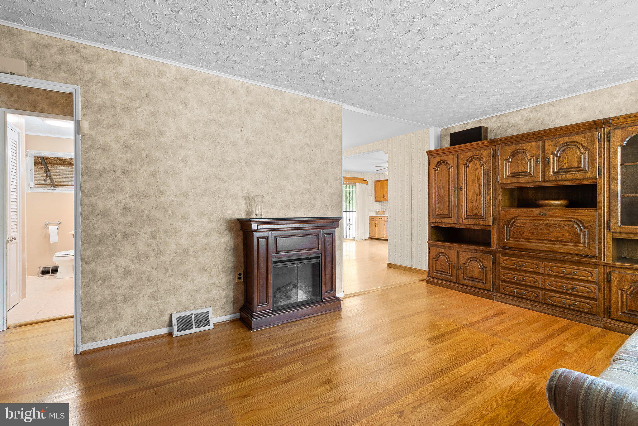 NORTH FORESTVILLE - Residential