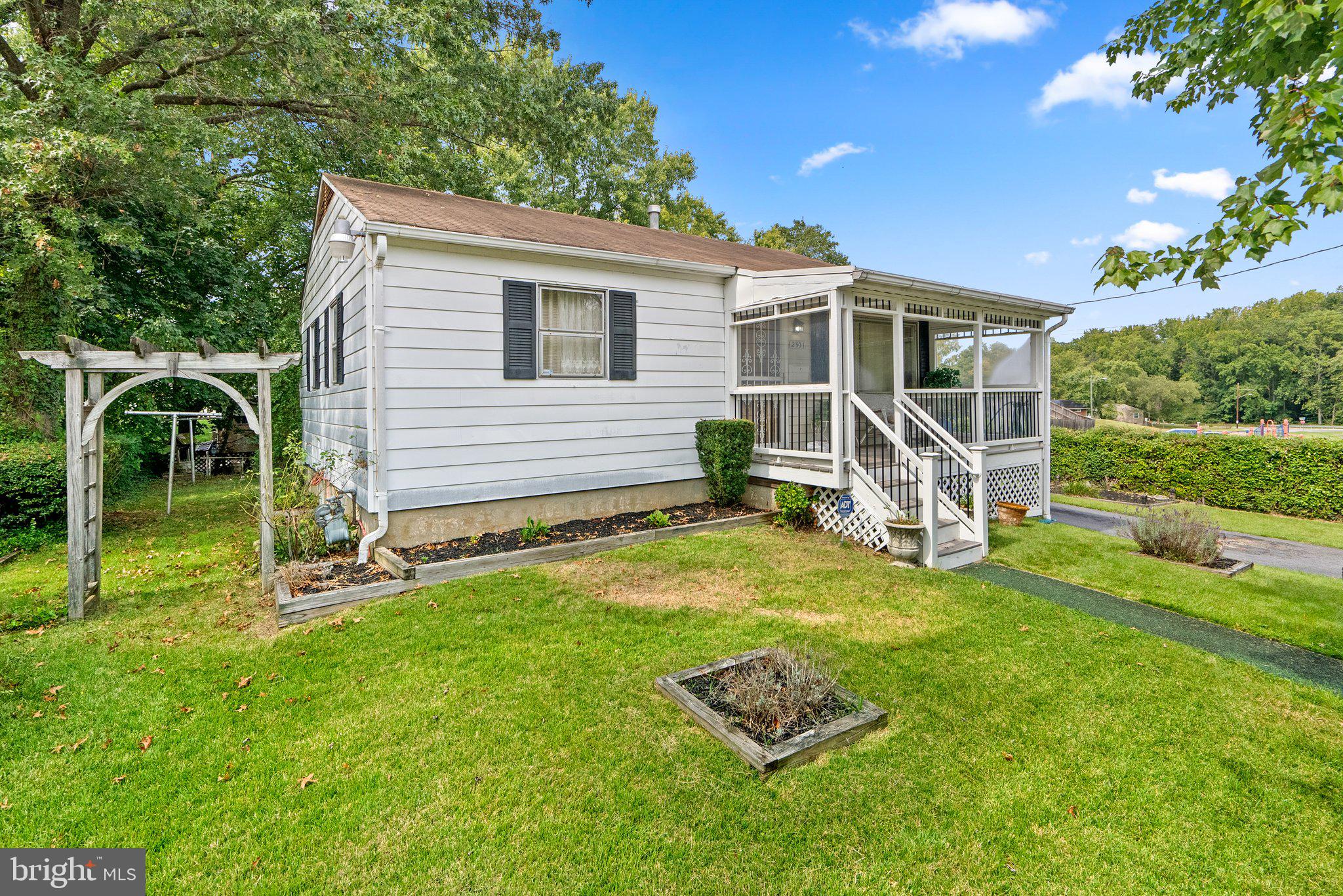 NORTH FORESTVILLE - Residential