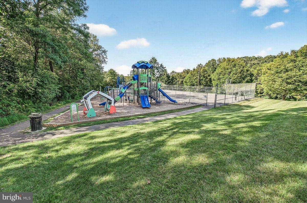 WINDSOR KNOLLS - Residential