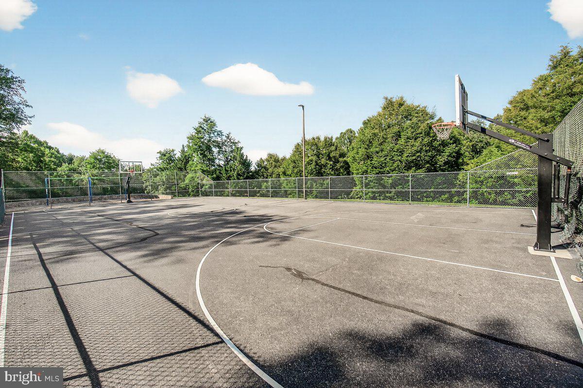 WINDSOR KNOLLS - Residential