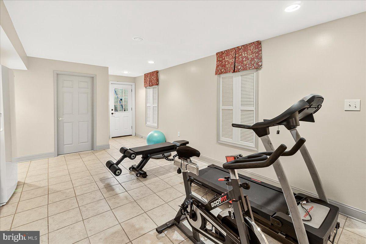 WINDSOR KNOLLS - Residential