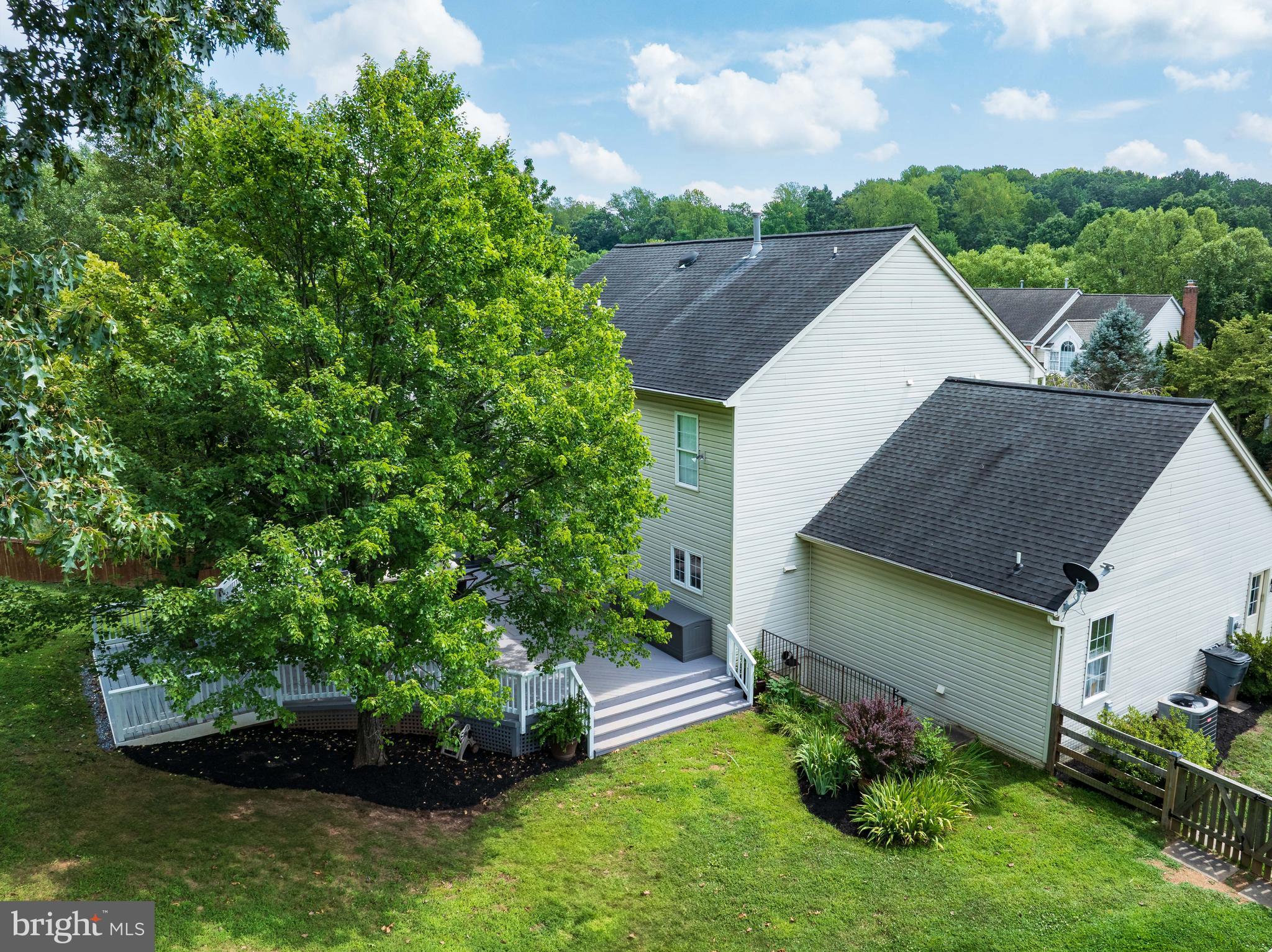 WINDSOR KNOLLS - Residential