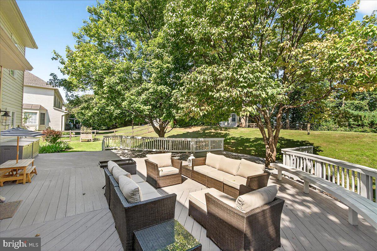 WINDSOR KNOLLS - Residential